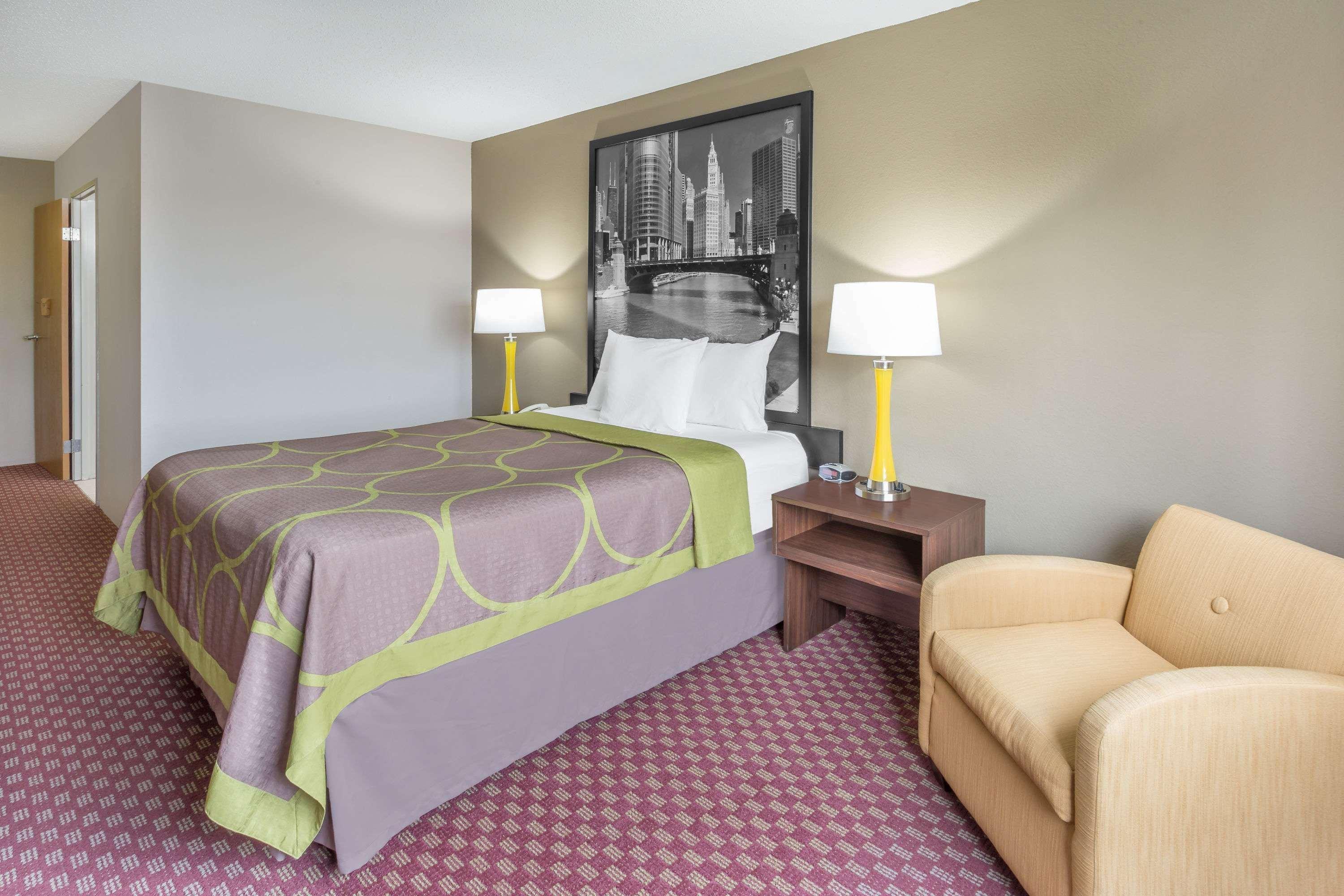 Super 8 By Wyndham Hebron Lowell Area Esterno foto
