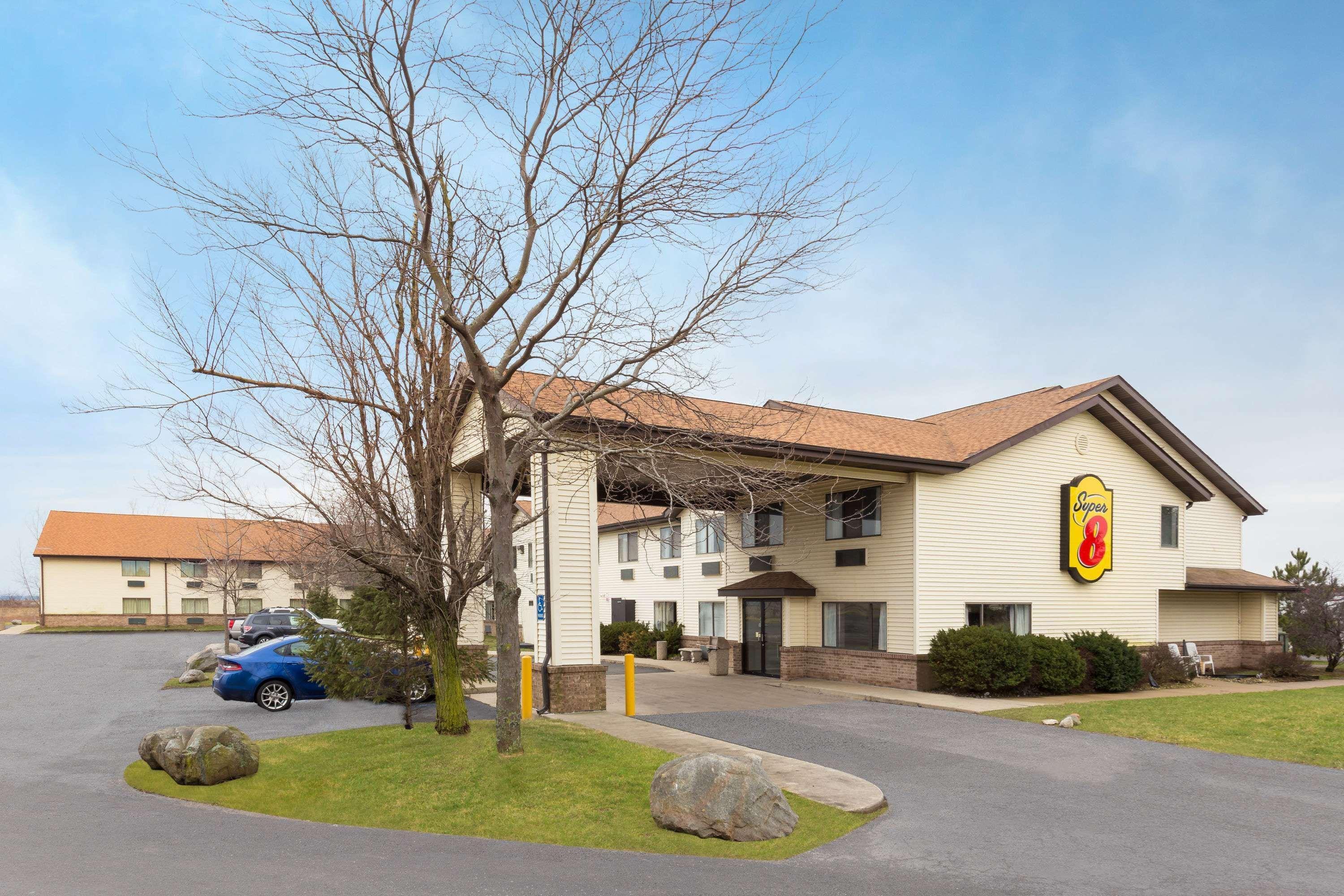 Super 8 By Wyndham Hebron Lowell Area Esterno foto