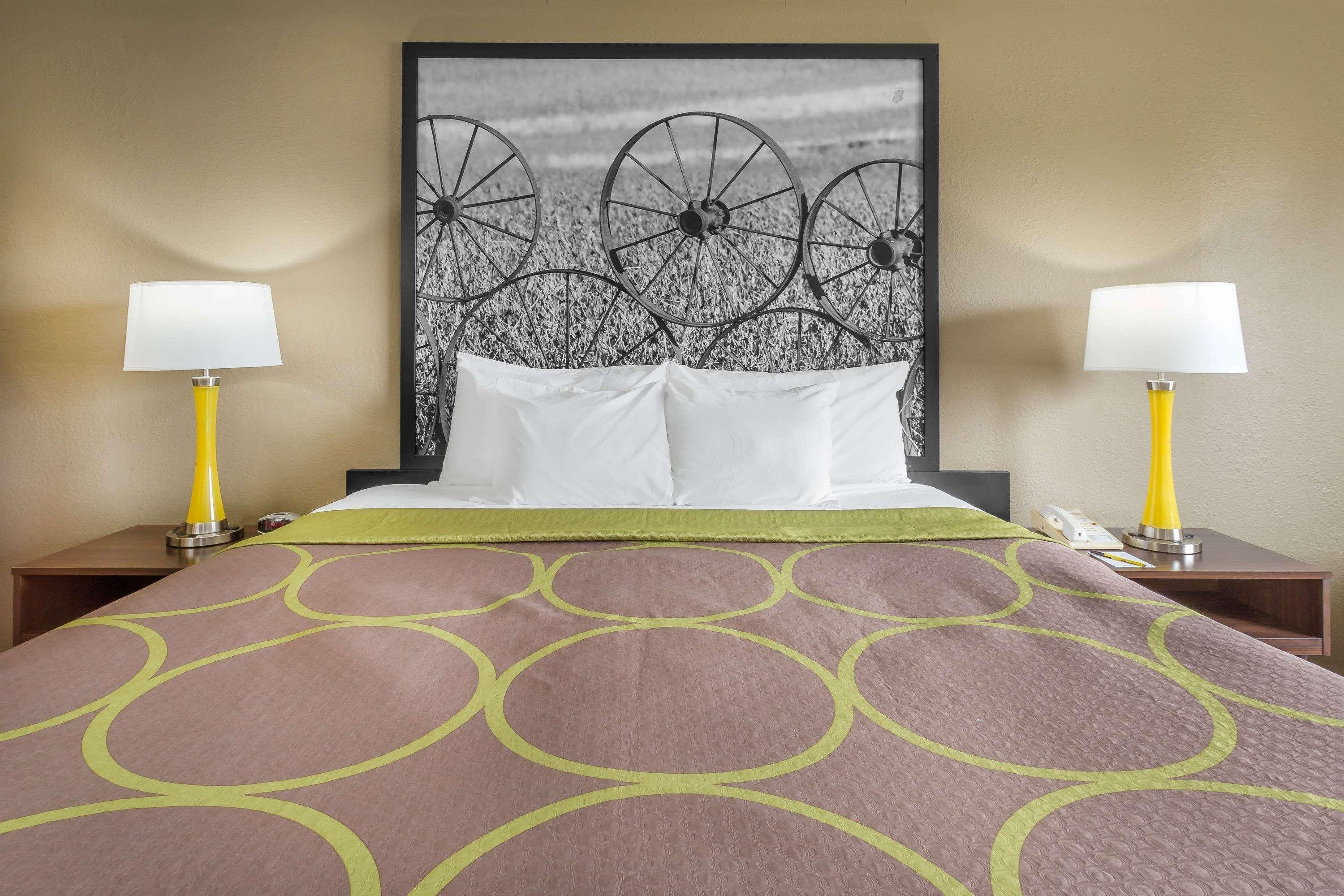 Super 8 By Wyndham Hebron Lowell Area Esterno foto