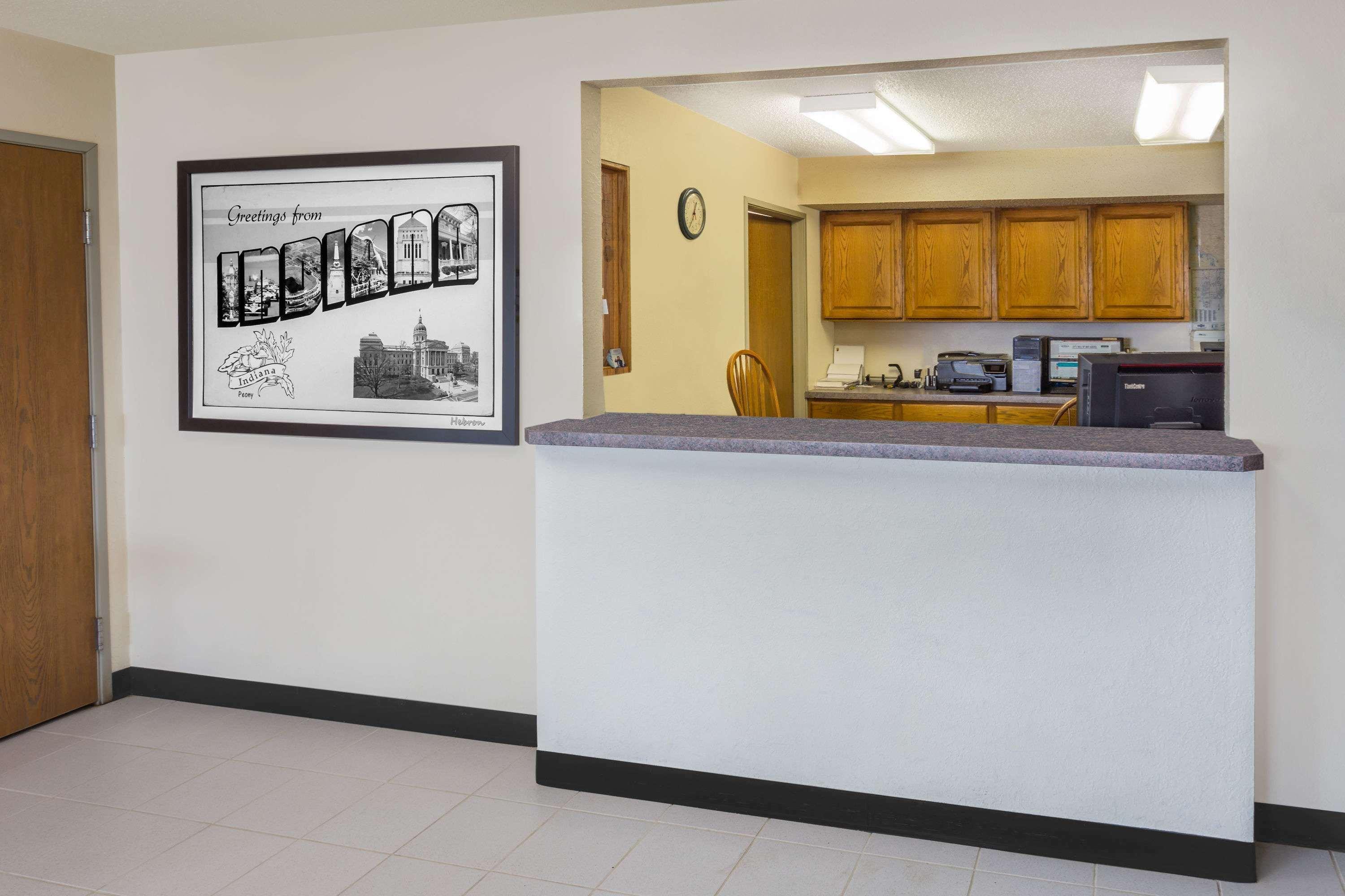 Super 8 By Wyndham Hebron Lowell Area Esterno foto